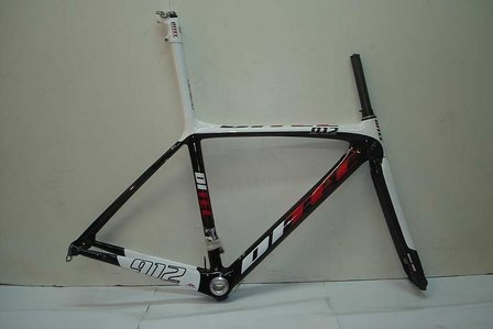 Ditec 912 Carbon Frameset met doorgetrokken Zadelpen  53 cm.