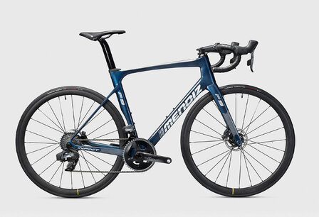 Mendiz F9.04 Carbon Racefiets met Sram RIVAL AXS Large.