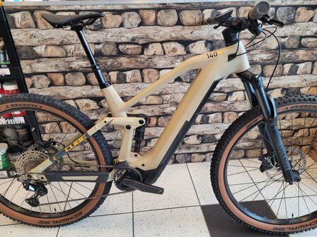 Occasion Cube Stereo Hybrid Race CX 625 Large