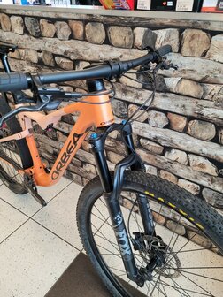 Orbea Oiz H30 Ocassion Medium Orange / Lime *gereserveerd