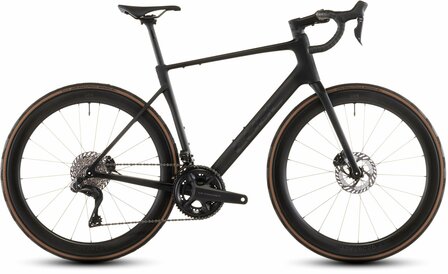 Cube Attain C:62 SLT 2026 58 cm. zwart 