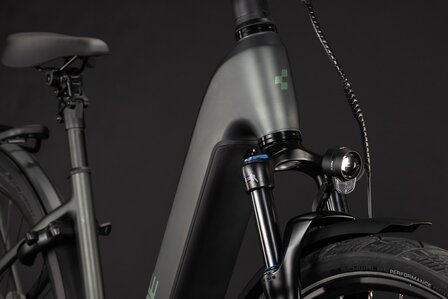 CUBE KATHMANDU HYBRID DELUXE PRO 800