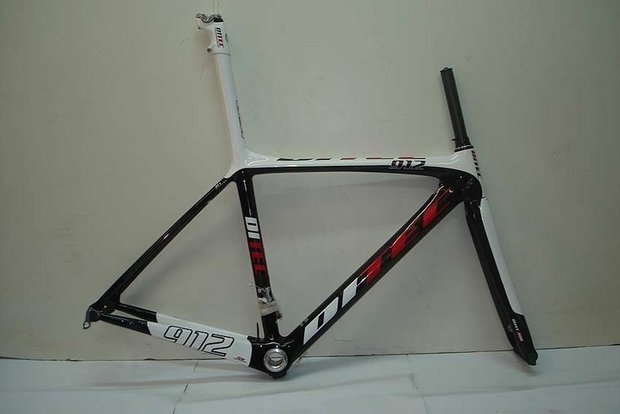 Ditec 912 Carbon Frameset met doorgetrokken Zadelpen  50 cm.