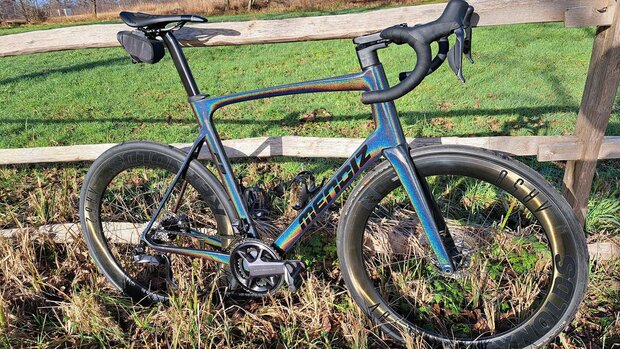 Mendiz F8 Carbon Racefiets met Shimano 105 Grey Holographic 59 cm.