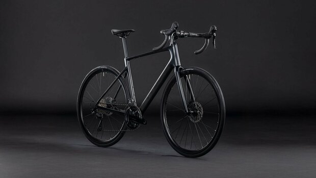 Cube Attain C:62 Race  58 cm. zwart *gereserveerd