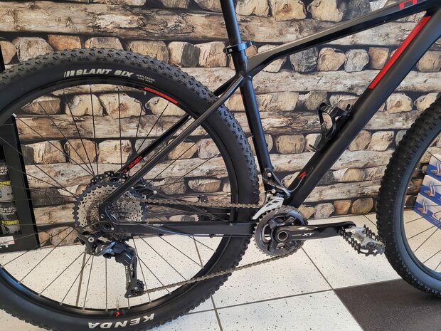 Occasion Cube Reaction Pro maat 19"  