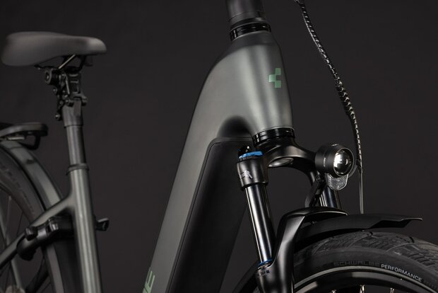 CUBE KATHMANDU HYBRID DELUXE PRO 800